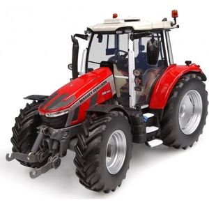 Het 1:32 Diecast-model van de Massey Ferguson 5S.145 uit 2017 in rood. De fabrikant van het schaalmodel is Universal Hobbies. Dit model is alleen online verkrijgbaar