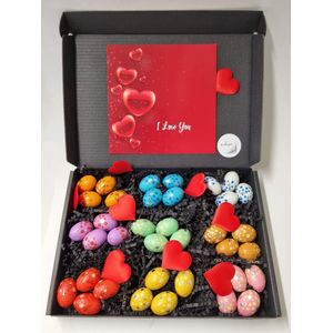 Paaseieren-Proeverij-Pakket | Box met 9 verschillende smaken paaseieren in rasterverpakking en Mystery Card 'I Love You' met geheime boodschap + PaasProeverij Scorekaart | Verrassingsbox Pasen | Cadeaubox | Relatiegeschenk | Chocoladecadeau