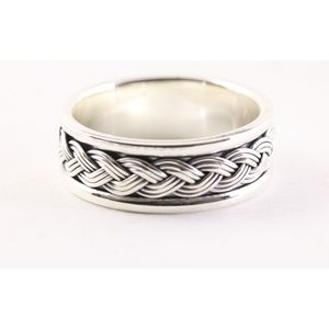 Zware zilveren ring met vlechtmotief - maat 22