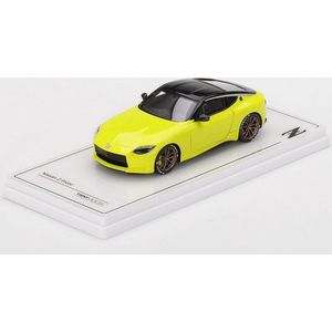 De 1:43 Diecast modelauto van de Nissan Z Proto in Yellow. De fabrikant van het schaalmodel is Truescale Miniatures.Dit model is alleen online beschikbaar.