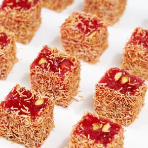 Lokum- Kadaif-Bedekte Granaatappel Pistache Turkish Delight- 500Gr - Kartonnen doos - Geschenk Turkish Delight