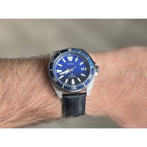 22mm Premium leather alligator look watch strap Black + Blue stitches / alligator look lederen horloge band zwart + blauwe stiksels met quick release trekkers