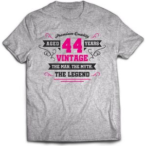 44 Jaar Legend - Feest kado T-Shirt Heren / Dames - Antraciet Grijs / Roze - Perfect Verjaardag Cadeau Shirt - grappige Spreuken, Zinnen en Teksten. Maat S