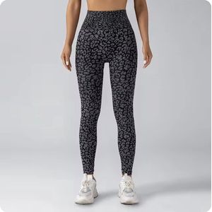 Sportlegging Tijgerprint - Kleur: Zwart - Maat: S - Lange Sportbroek / Sport Legging - Yoga Pants - Tijgerprint / Leopard / Luipaard / Panterprint - Hoge Kwaliteit - Fitness Legging / Gym Outfit - Dames Sportkleding - Stretch Legging voor Vrouwen