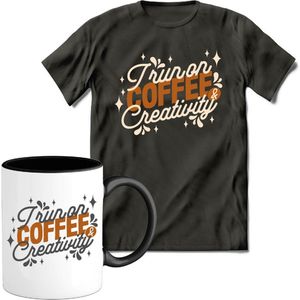 T-Shirtknaller T-Shirt met Koffiemok | I Run On Coffee - Koffie Kleding | Heren / Dames Shirt met Mok Cadeau | Kleur grijs | Maat M
