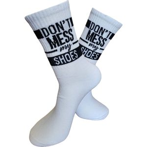 Verjaardags cadeau - Don't Mess My Shoes Sokken - vrolijke sokken - witte sokken - tennis sokken - sport sokken - valentijns cadeau - sokken met tekst - grappige sokken - leuke dames heren sokken - moederdag - vaderdag - Socks waar je Happy van wordt