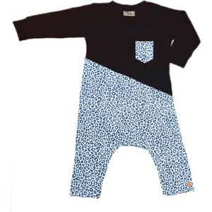 Onesie zwart met panter dusty blauw