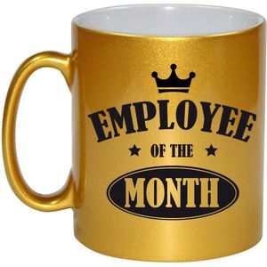 1x stuks collega cadeau mok / beker employee of the month/ werknemer van de maand - goud - personeel cadeau