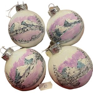 4 Kerstballen handpainted in de stijl van Bob Ross kleur wit/lila
