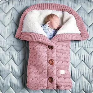 Fiory Baby Slaapzak |Slaapzak Wandelwagen| Deken| Babydekentje Met Knopen| Baby Cadeau| Kraamcadeau| Wiegdeken| 0-6 Maanden| Roze