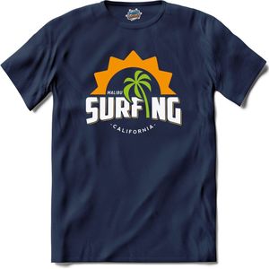 Surfing Malibu | Surfen - Surf - Surfboard - T-Shirt - Unisex - Navy Blue - Maat 3XL