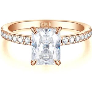 Astra - 18k Roségouden Radiant Moissanite Ring met Pavé Zijstenen & Hidden Halo - 1.8 karaat