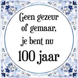 Verjaardag Tegeltje met Spreuk (100 jaar: Geen gezeur of ge maar, je bent nu gewoon 100 jaar + cadeau verpakking & plakhanger