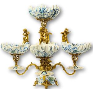 Epergne - Vijf Porseleinen Schalen op een Messing Standaard - Luxe Tafeldecoratie Serveren - Decoratieve Kunst Schaal - Keuken en Eettafel Decoratie - Woondecoratie Art - Woonaccessoire