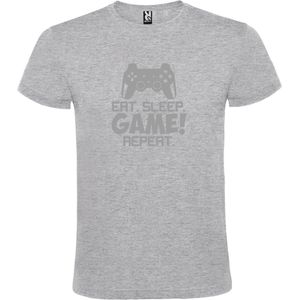 Grijs t-shirt met tekst 'EAT SLEEP GAME REPEAT' print Zilver size XS