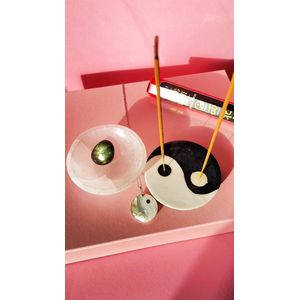 Yin Yang set in balans wellness set - hanger van parelmoer, oplaadschaal, labradoriet, wierookhouder, wierook