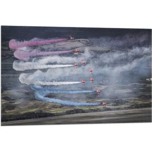 WallClassics - Vlag - Vliegtuigshow met Gekleurde Rook - 90x60 cm Foto op Polyester Vlag