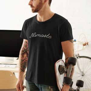 T-shirt Heren met print Namaste | Zwart - Maat XS | Festival Outfit | Ronde Hals | 100% Katoen