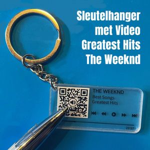 Allernieuwste.nl® QR Sleutelhanger THE WEEKND - Video van Gratest Hits - QR code Geschenk Idee Cadeau Muziek-fan - Beeld en Geluid Gadget - MU20 Sinterklaas Cadeau