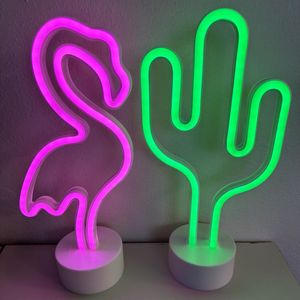 LED flamingo en cactus met neonlicht - Set van 2 stuks - roze en groen neon licht - hoogte 29.5 x 14.5 x 8.5 cm / 29.5 x 20 x 8.5 cm - Werkt op batterijen en USB - Tafellamp - Nachtlamp - Decoratieve verlichting - Woonaccessoires