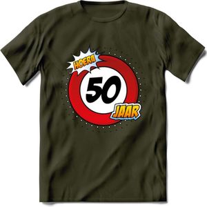 50 Jaar Hoera Verkeersbord T-Shirt | Grappig Abraham Verjaardag Cadeau | Dames - Heren | - Leger Groen - XL