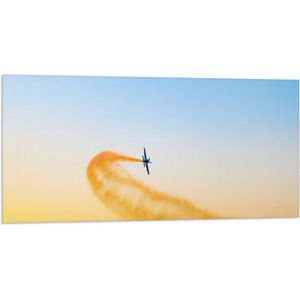 WallClassics - Vlag - Zweefvliegtuig met Oranje Rook - 100x50 cm Foto op Polyester Vlag