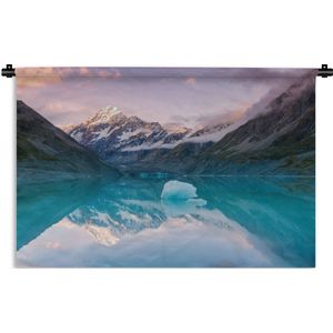 Wandkleed IJsbergen - Mount Cook reflecteert in meer met ijsberg Wandkleed katoen 60x40 cm - Wandtapijt met foto