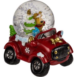 Sneeuwbol klein rendier met kerstboom in een auto