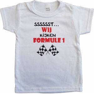 Wit baby t-shirt met ""Sssssst... Wij kijken Formule 1"" - maat 68 - babyshower, zwanger, cadeautje, kraamcadeau, grappig, geschenk, baby, tekst, bodieke, vaderdag, verjaardag, opa en oma dag