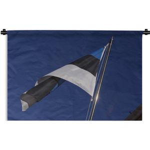 Wandkleed Vlag Estland - Vlag van Estland wappert in de blauwe lucht Wandkleed katoen 120x80 cm - Wandtapijt met foto