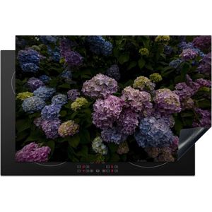 KitchenYeah® Inductie beschermer 80x52 cm - Bloeiende hortensia struiken in de tuin - Kookplaataccessoires - Afdekplaat voor kookplaat - Inductiebeschermer - Inductiemat - Inductieplaat mat