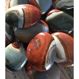 Polychroom jaspis edelstenen zaksteen met zijn mooie kleuren en energie