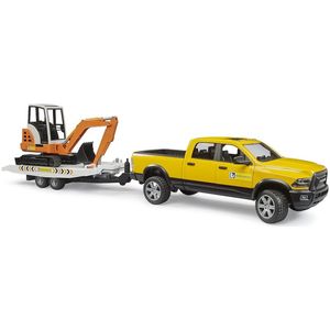 Bruder RAM 2500 Power Wagon met Mini graafmachine.