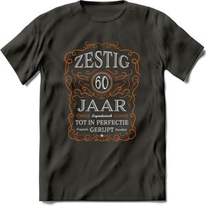 60 Jaar Legendarisch Gerijpt T-Shirt | Oranje - Grijs | Grappig Verjaardag en Feest Cadeau Shirt | Dames - Heren - Unisex | Tshirt Kleding Kado | - Donker Grijs - XXL