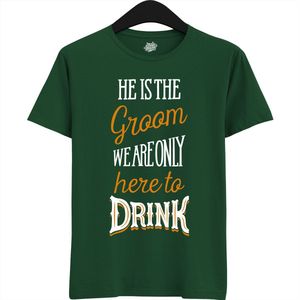He Is The Groom | Vrijgezellenfeest Cadeau Man - Groom To Be Bachelor Party - Grappig Bruiloft En Bruidegom Bier Shirt - T-Shirt - Unisex - Bottle Green - Maat L