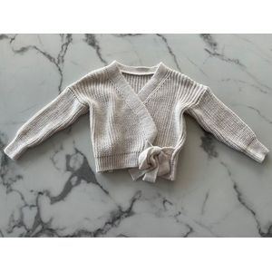 Meisjes vest | Overslagvest | Vest 100% Acryl | Een mooie wikkelvest voor kinderen in de kleur Beige, verkrijgbaar in de maten 104/4 t/m 164/14