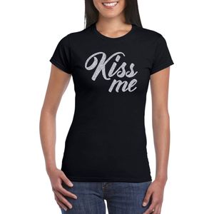 Kiss me t-shirt zwart met zilveren glitter tekst dames kus me - Glitter en Glamour zilver party kleding shirt XL