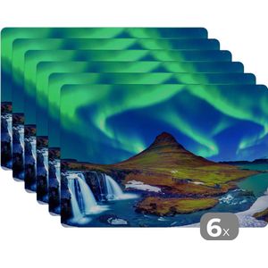 Placemat - Placemats kunststof - Noorderlicht - Sterrenhemel - IJsland - Berg - Groen - Waterval - Meer - 45x30 cm - 6 stuks - Hittebestendig - Anti-Slip - Onderlegger - Afneembaar