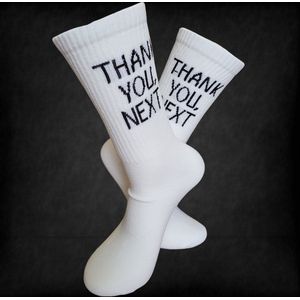 Sportsokken - Dank je wel Sokken - Volgende - leuke sokken - vrolijke sokken - witte sokken - tennis sokken - fitness sokken - valentijns cadeau - sokken met tekst - Verjaardags cadeau - grappige sokken - Socks waar je Happy van wordt - maat 37-44