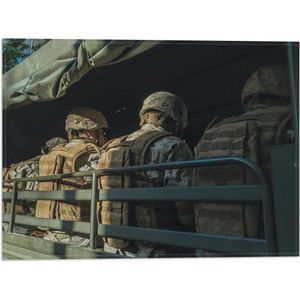 WallClassics - Vlag - Soldaten in Legerwagen - 40x30 cm Foto op Polyester Vlag
