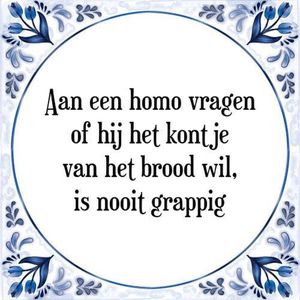 Grappig Tegeltje met Spreuk (Grappige spreuk): Aan een homo vragen of hij het kontje van het brood wil, is nooit grappig + Cadeau verpakking & Plakhanger