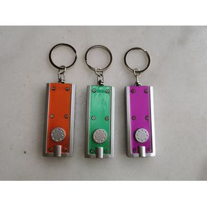set van 3 sleutelhangers met ledlampje paars, groen en wit