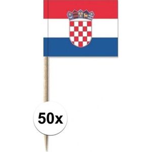 50x Cocktailprikkers Kroatië 8 cm vlaggetje landen decoratie - Houten spiesjes met papieren vlaggetje - Wegwerp prikkertjes