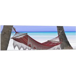 WallClassics - Vlag - Rode Ibiza Hangmat op Tropisch Strand - 120x40 cm Foto op Polyester Vlag