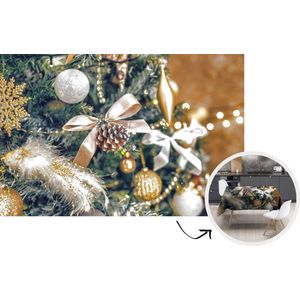 Kerst Tafelkleed - Kerstmis Decoratie - Tafellaken - Een close-up van kerstdecoraties van de kerstboom - 200x130 cm - Kerstmis Versiering