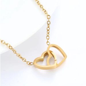 Ketting met verbonden hartjes - Stainless Steel verguld goudkleurig - Fijne damesketting met hartjes hanger - Valentijn