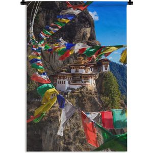 Wandkleed Bhutan - Gekleurde vlaggen bij Bhoedistische tempel in Bhutan Wandkleed katoen 120x180 cm - Wandtapijt met foto XXL / Groot formaat!