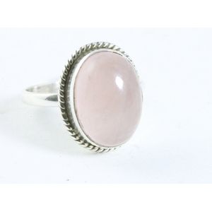 Bewerkte ovale zilveren ring met rozenkwarts - maat 17.5