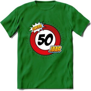 50 Jaar Hoera Verkeersbord T-Shirt | Grappig Abraham Verjaardag Cadeau | Dames - Heren | - Donker Groen - M