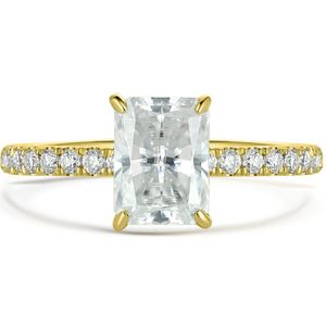 Astra - 14k Geelgouden Radiant Moissanite Ring met Pavé Zijstenen & Hidden Halo - 2.7 karaat.